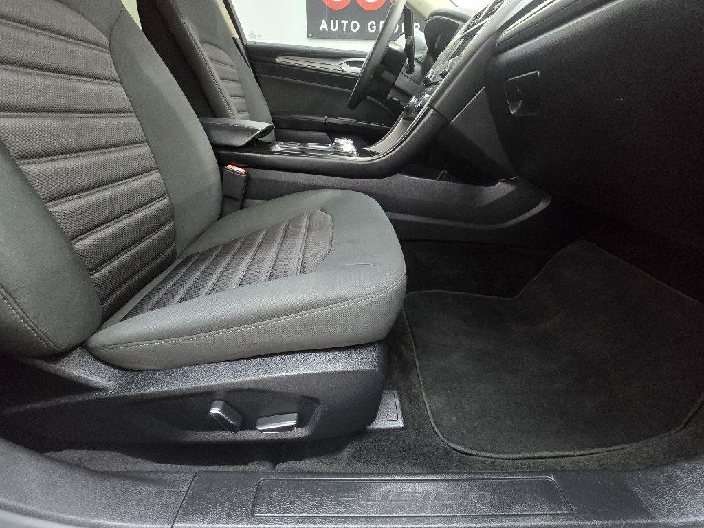Used 2018 Ford Fusion SE FWD image 21