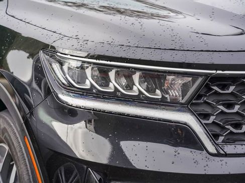 Certified 2023 Kia Sorento EX image 3