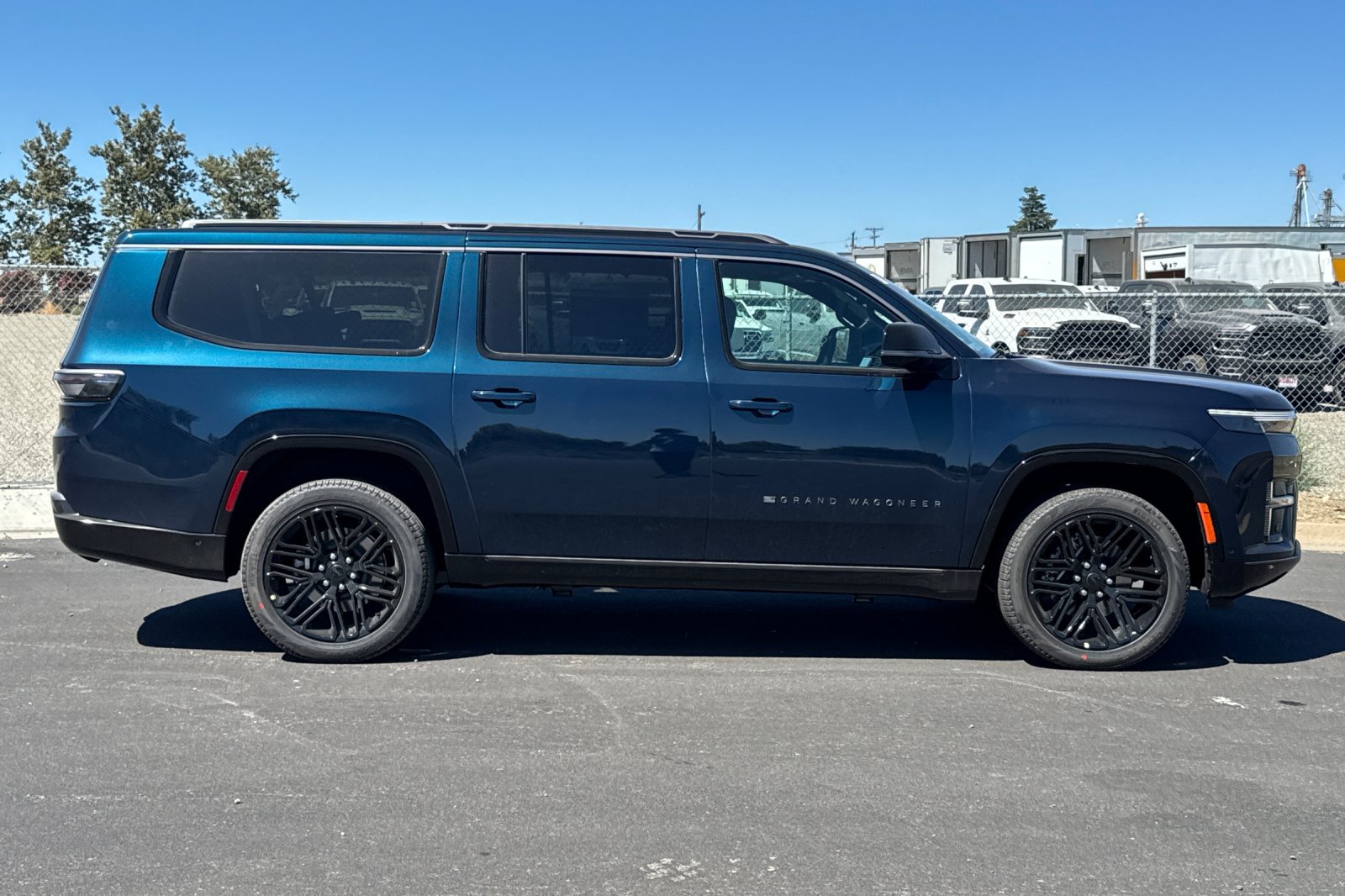 New 2026 Jeep Grand Wagoneer L Limited AWD/4WD image 2