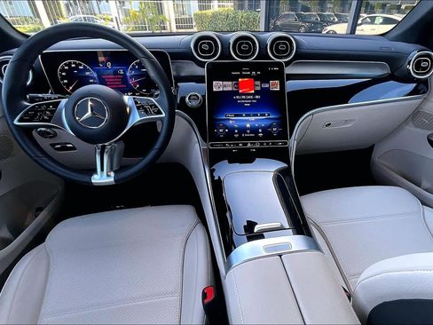 Used 2025 Mercedes-Benz GLC 300 image 15