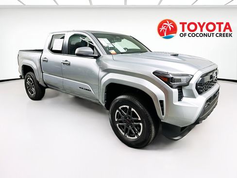 Used 2025 Toyota Tacoma TRD Sport AWD/4WD image 1