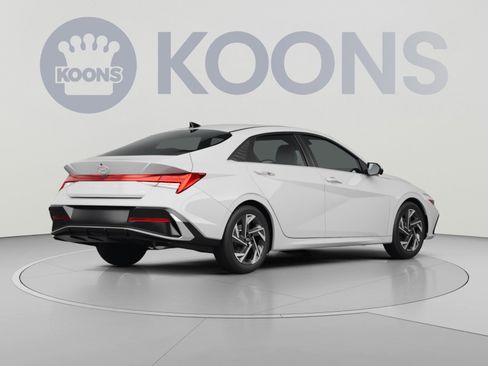 Used 2025 Hyundai Elantra Limited FWD image 4