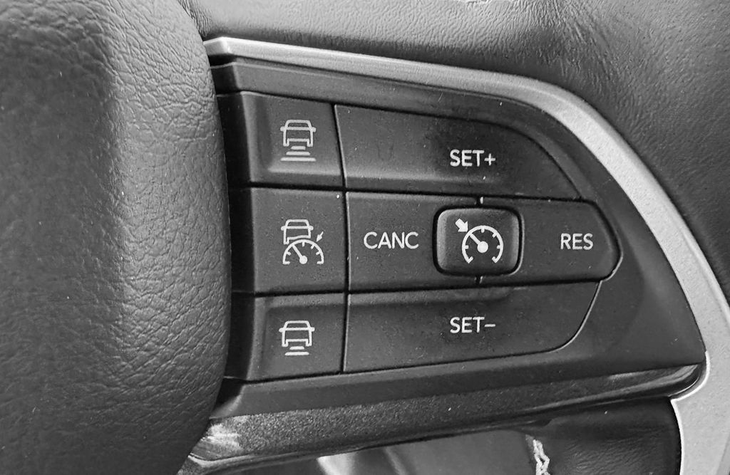 Used 2021 Jeep Grand Cherokee L Laredo AWD/4WD image 18