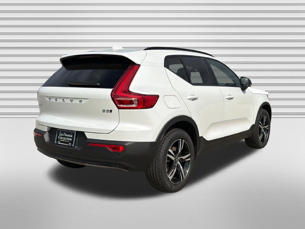 New 2026 Volvo XC40 B5 Core w/ Climate Package AWD/4WD image 4