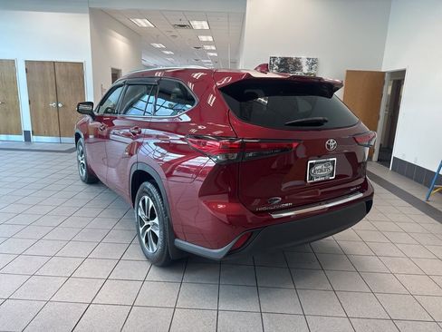 Used 2020 Toyota Highlander XLE image 16