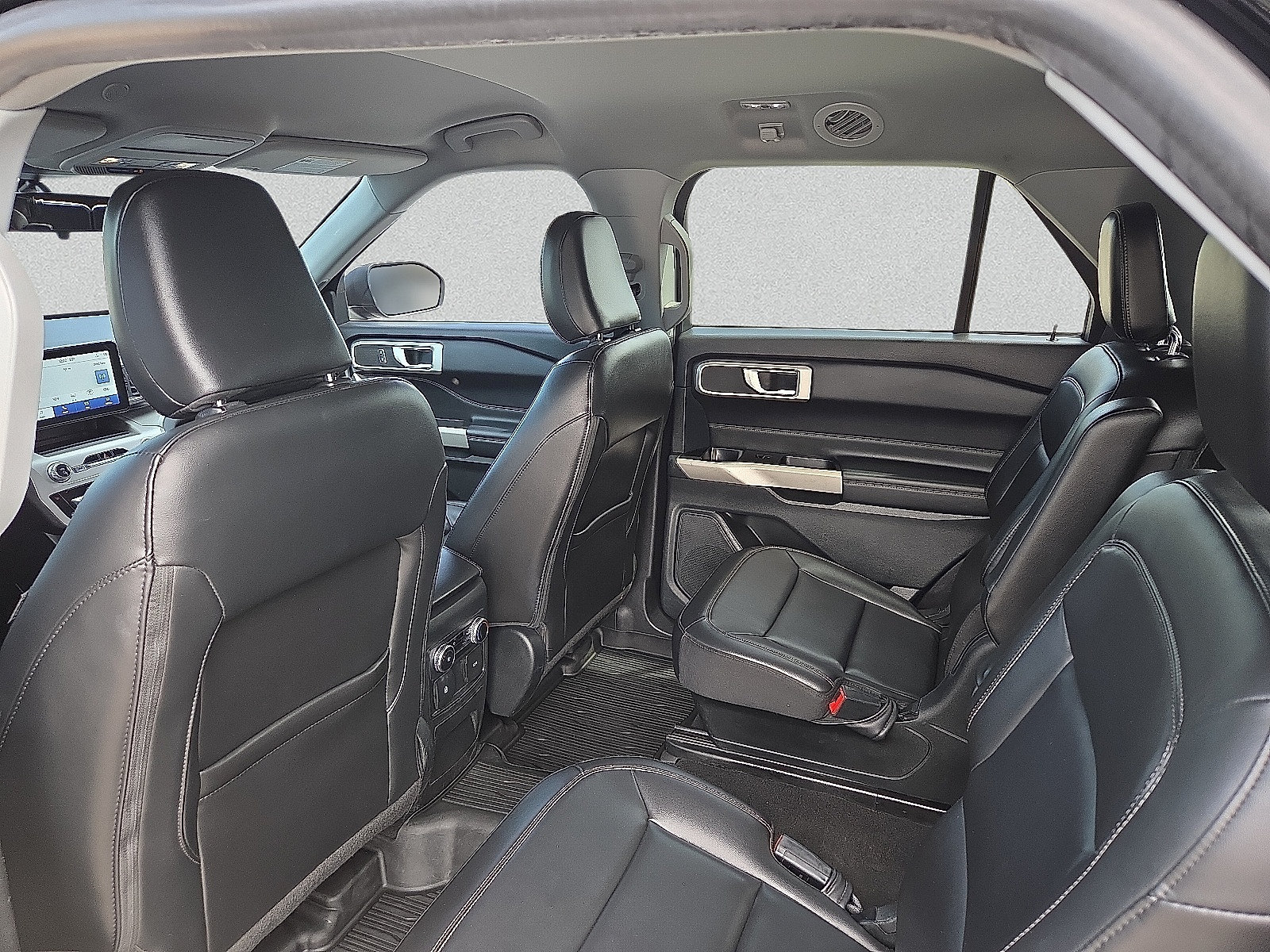Used 2022 Ford Explorer XLT w/ Equipment Group 202A AWD/4WD image 10