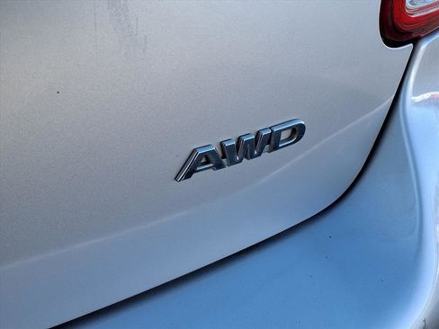 Used 2013 Suzuki SX4 Premium image 7