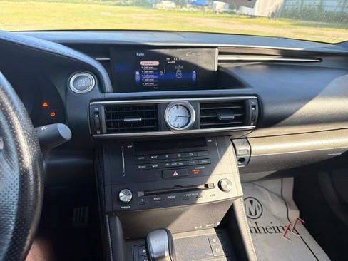 Used 2017 Lexus RC 200t F Sport RWD image 11