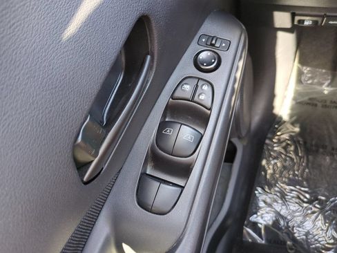 Certified 2025 Nissan Kicks Play S FWD image 17