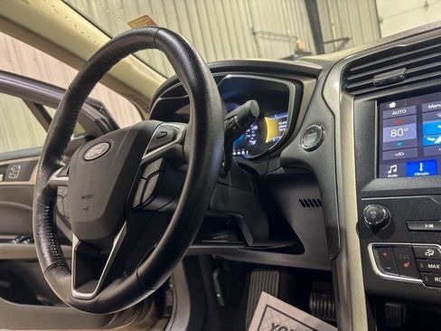 Used 2019 Ford Fusion SEL image 17