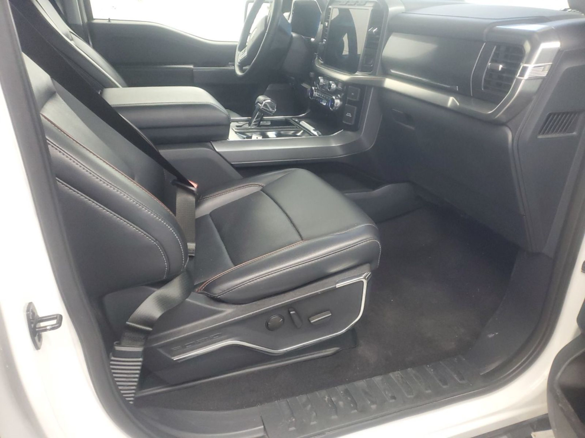 Used 2023 Ford F150 Lariat w/ FX4 Off-Road Package AWD/4WD image 6
