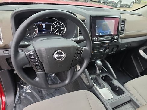 Used 2022 Nissan Frontier SV AWD/4WD image 9