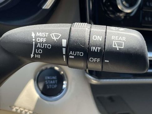 Used 2022 Toyota Highlander Platinum FWD image 34
