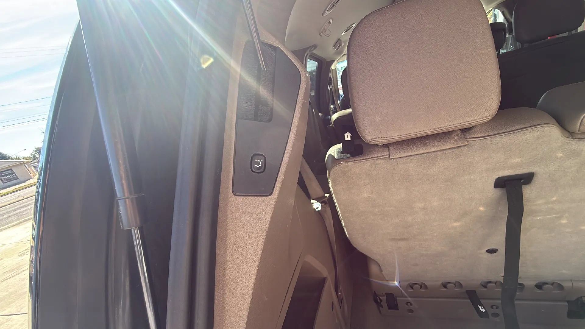 Used 2014 Chrysler Town & Country Touring FWD image 19