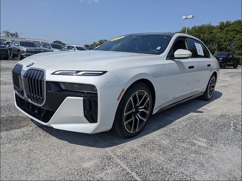 Used 2024 BMW 760i xDrive AWD/4WD image 8