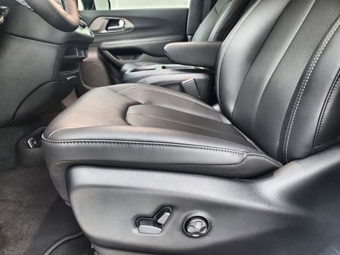 New 2026 Chrysler Pacifica Select image 20