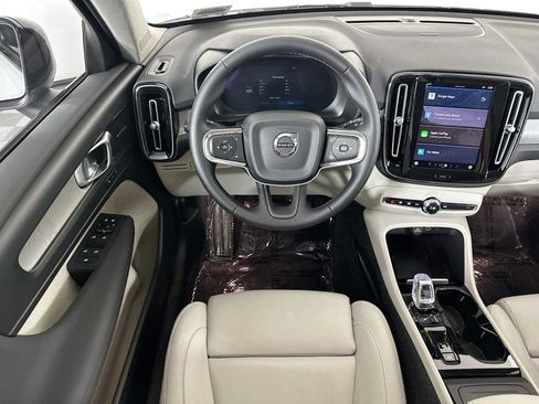 Used 2025 Volvo XC40 B5 Plus w/ Climate Package image 21