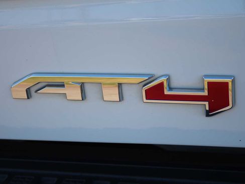 Used 2024 GMC Sierra 1500 AT4 w/ Technology Package AWD/4WD image 15