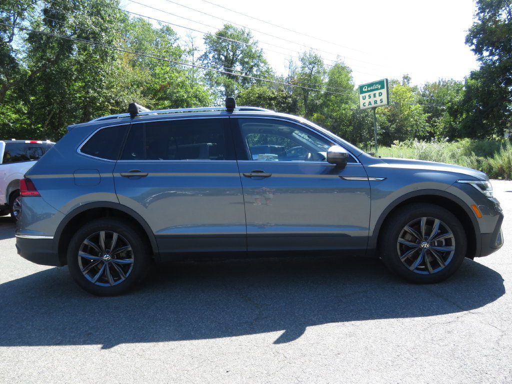 Used 2023 Volkswagen Tiguan SE AWD/4WD image 4