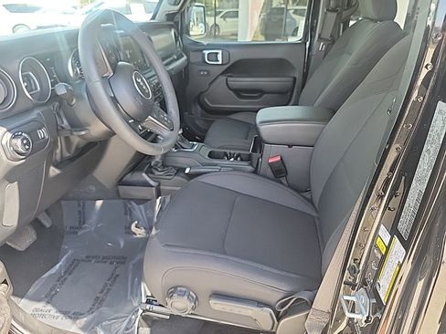 Used 2023 Jeep Gladiator Sport AWD/4WD image 11