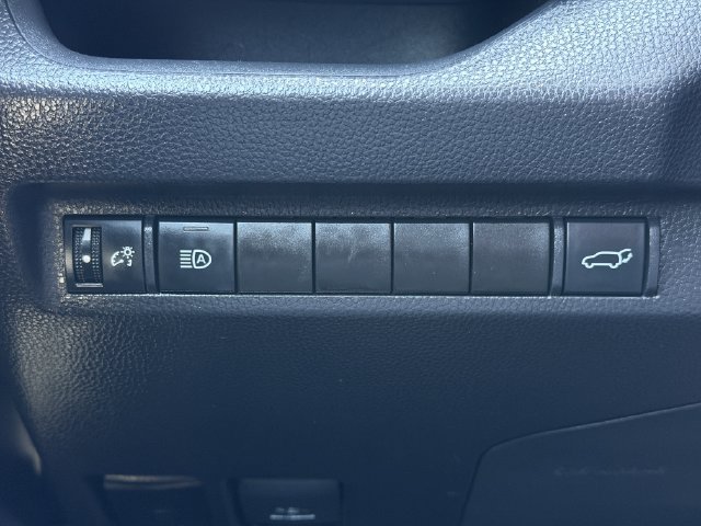 Used 2025 Toyota RAV4 XLE w/ Convenience Package FWD image 21