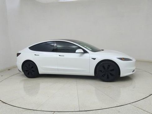 Used 2025 Tesla Model 3 image 63