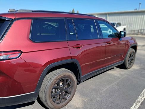 Used 2024 Jeep Grand Cherokee L Altitude AWD/4WD image 7