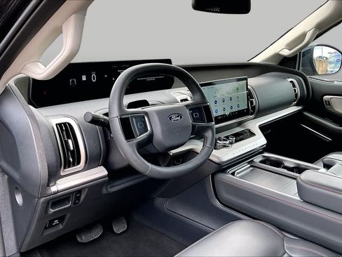 Used 2025 Ford Expedition Active RWD image 18