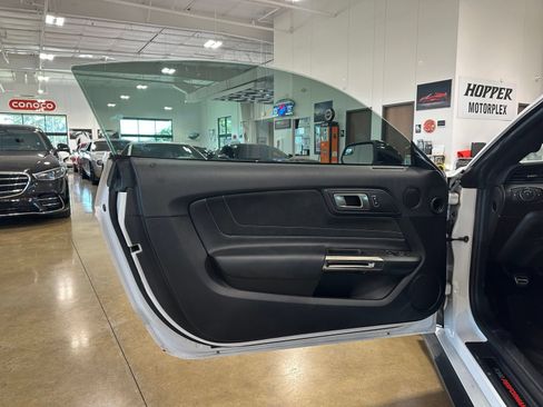 Used 2018 Ford Mustang Shelby GT350 w/ Electronics Package RWD image 11