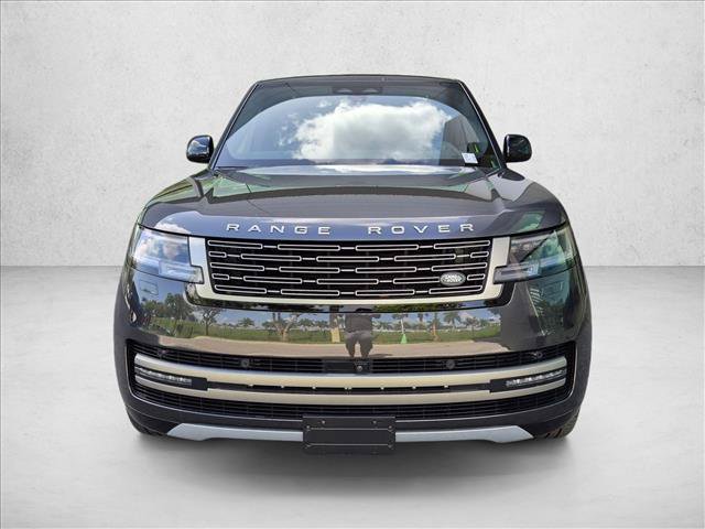 Used 2025 Land Rover Range Rover SE AWD/4WD image 2