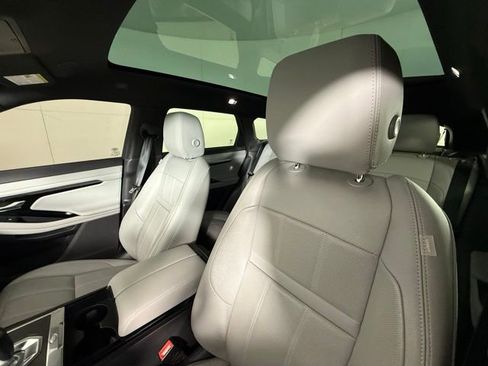 Used 2022 Land Rover Range Rover Evoque S image 10