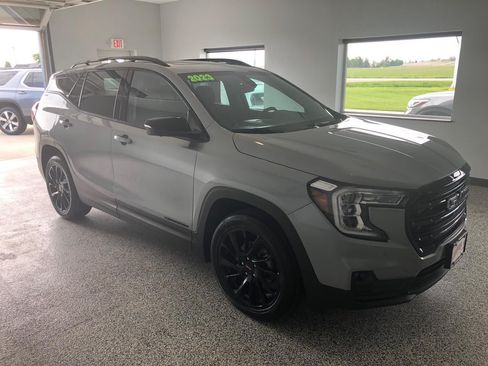 Used 2023 GMC Terrain SLT w/ Infotainment Package II AWD/4WD image 5