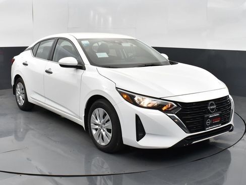 Used 2025 Nissan Sentra S image 1