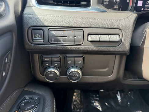 Used 2021 GMC Yukon Denali AWD/4WD image 18