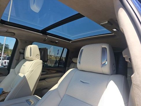 Used 2024 Cadillac Escalade ESV Premium Luxury Platinum image 15