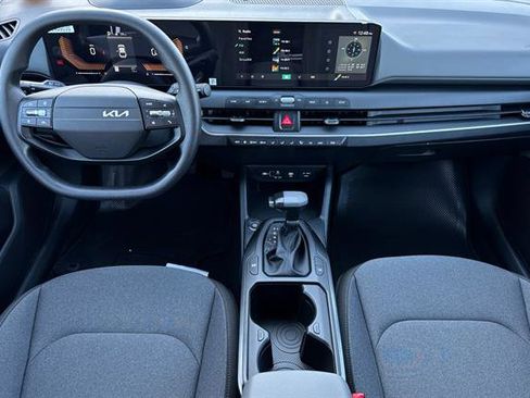New 2025 Kia K4 LX image 15