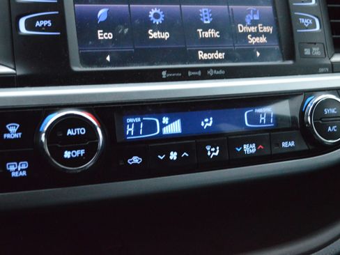 Used 2018 Toyota Highlander XLE image 23