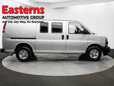 Used 2018 Chevrolet Express 2500 w/ Enhanced Convenience Package image 4