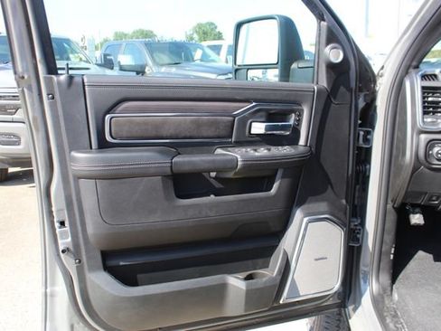 New 2026 RAM 2500 Laramie AWD/4WD image 12