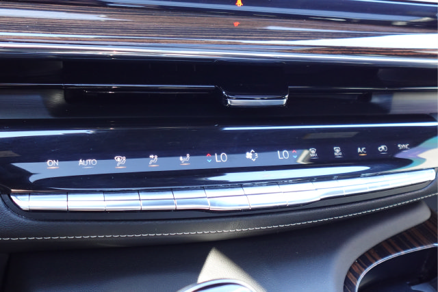 Used 2024 Cadillac Escalade Premium Luxury AWD/4WD image 40