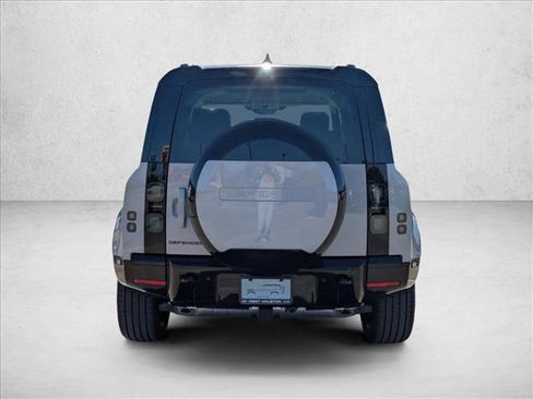 New 2026 Land Rover Defender 110 X-Dynamic SE image 8