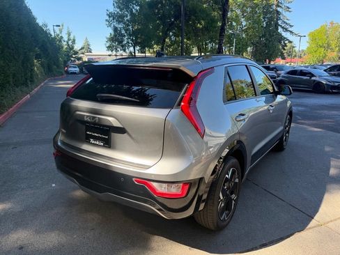 Certified 2024 Kia Niro Wind w/ Wind Preserve Package FWD image 4