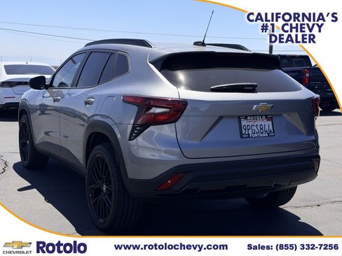 Used 2025 Chevrolet Trax LT w/ LT Convenience Package FWD image 4