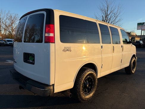 Used 2018 Chevrolet Express 2500 LT w/ LT Preferred Equipment Group image 9