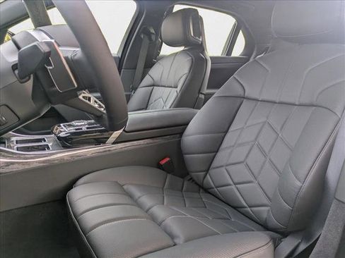 New 2026 BMW 750e xDrive image 4