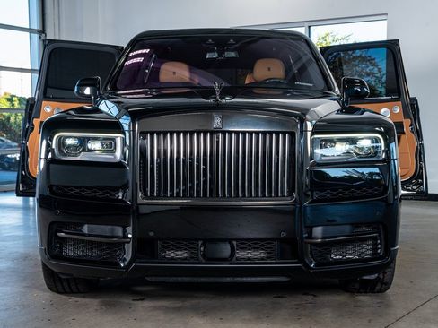 Used 2022 Rolls-Royce Cullinan Black Badge image 3
