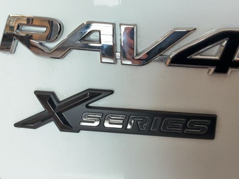 Certified 2025 Toyota RAV4 XLE AWD/4WD image 40