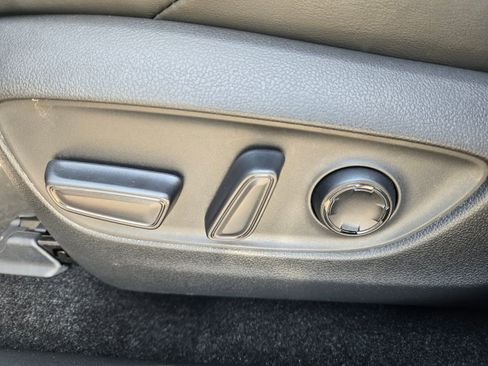 Used 2021 Toyota Venza Limited image 25