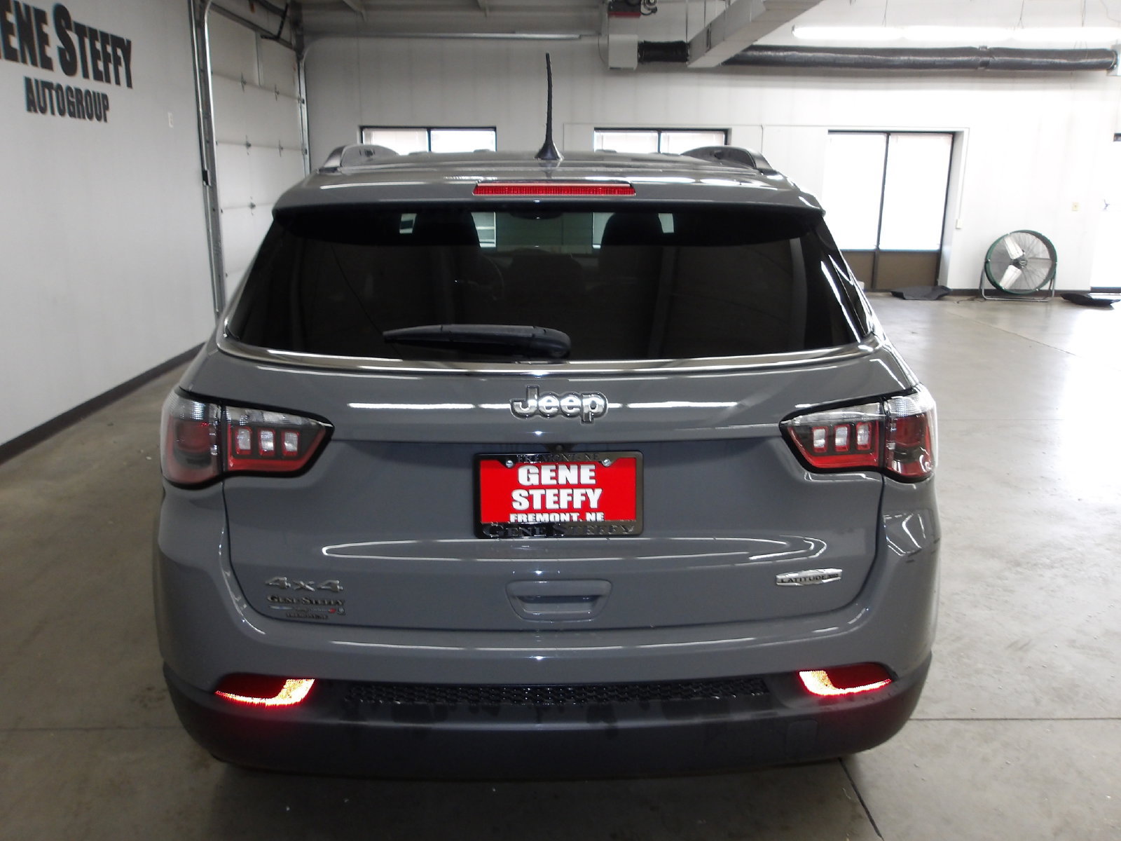 Used 2023 Jeep Compass Latitude AWD/4WD image 7