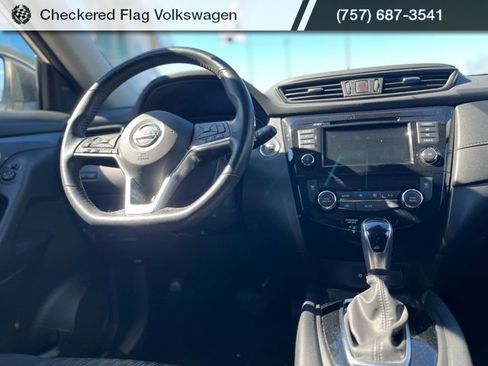 Used 2019 Nissan Rogue SV image 28